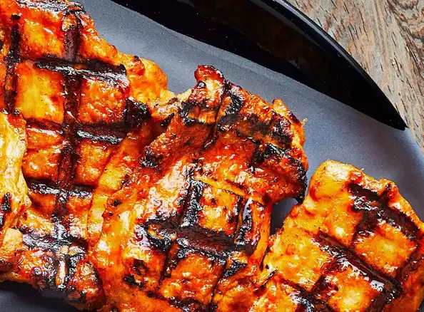 PERi-PERi Chicken Thighs, Spicy Rice and Macho Peas